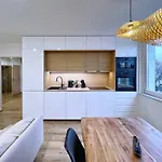 Jana's Wow Apt, 3 Room, Free Parking, 15'airpt, 25'city 아파트 프라하