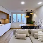 Jana's Wow Apt, 3 Room, Free Parking, 15'airpt, 25'city 아파트 *