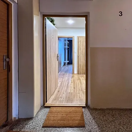 Jana's Wow Apt, 3 Room, Free Parking, 15'airpt, 25'city Apartament *