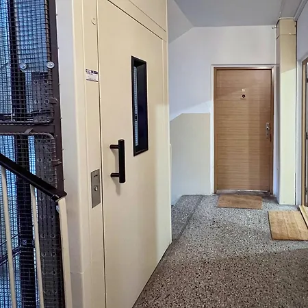Jana's Wow Apt, 3 Room, Free Parking, 15'airpt, 25'city *