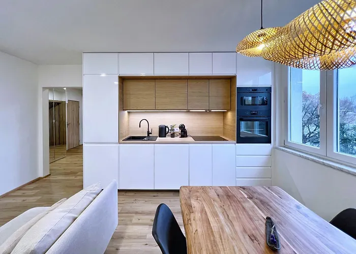 Jana's Wow Apt, 3 Room, Free Parking, 15'airpt, 25'city Apartament Praga