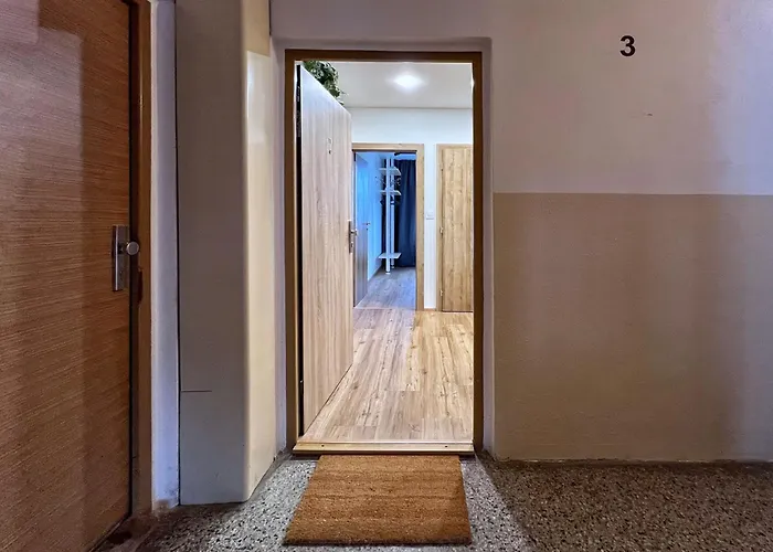 Jana's Wow Apt, 3 Room, Free Parking, 15'airpt, 25'city Apartament *