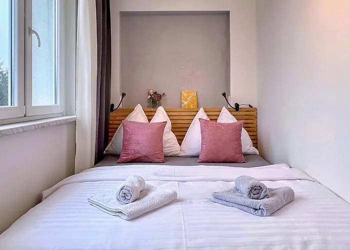 Apartament Jana's Wow Apt, 3 Room, Free Parking, 15'airpt, 25'city