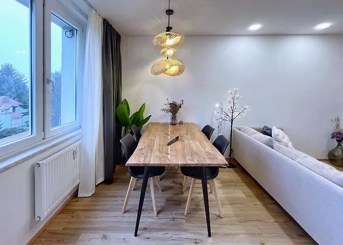 Apartament Jana's Wow Apt, 3 Room, Free Parking, 15'airpt, 25'city *
