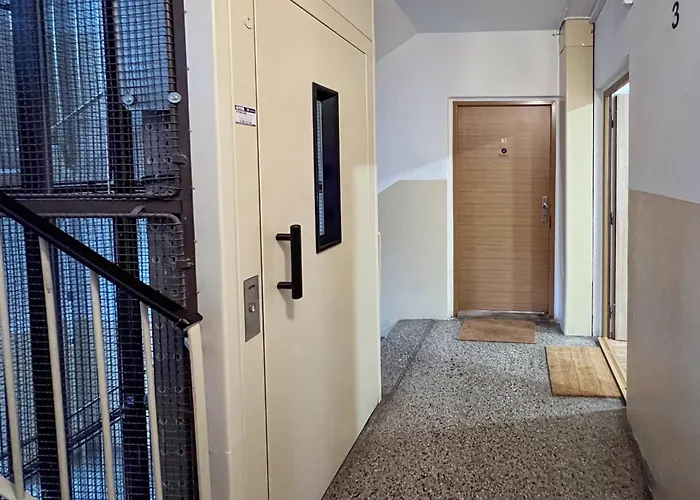 Jana's Wow Apt, 3 Room, Free Parking, 15'airpt, 25'city *