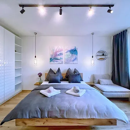 Jana's Wow Apt, 3 Room, Free Parking, 15'airpt, 25'city Апартаменты Прага